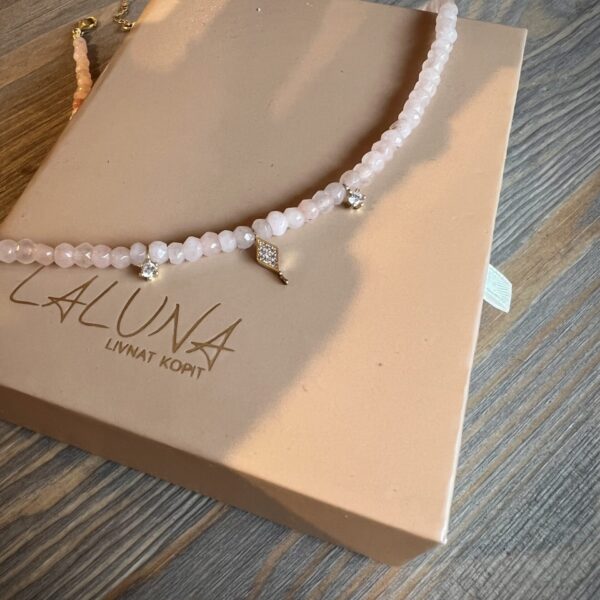 שרשרת אפרסק מעויינים