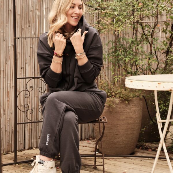 Lioness Hoodie Dark Gray - קפוצ׳ון