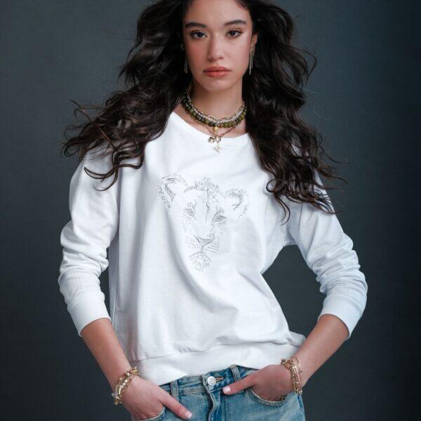 סווטשירט רקמת לביאה - לבן - יד 2
