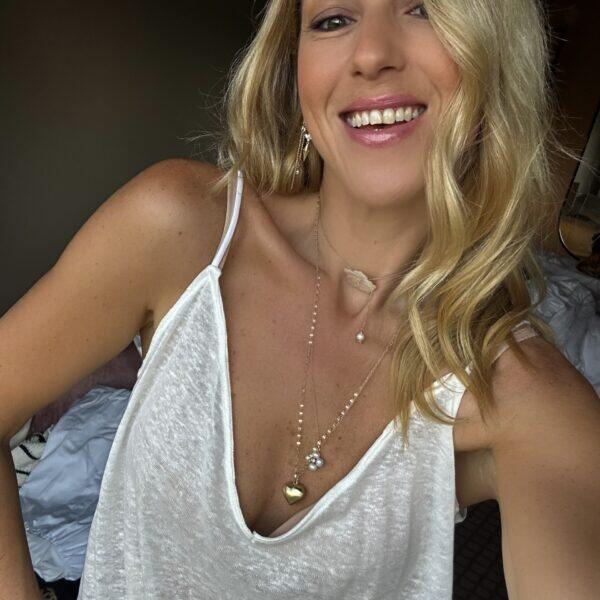 גופיית פשתן ספגטי פרח בגב שמנת - יד 2