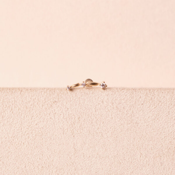 פירסינג קו 3 אבנים