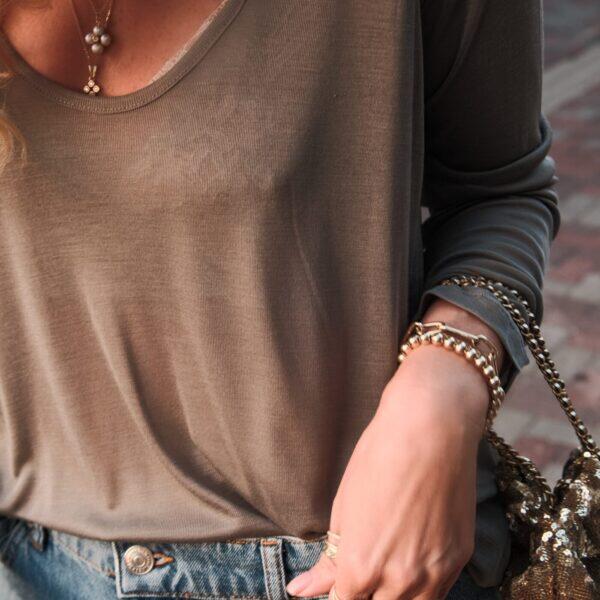 חולצת משי עגולה אפור זית