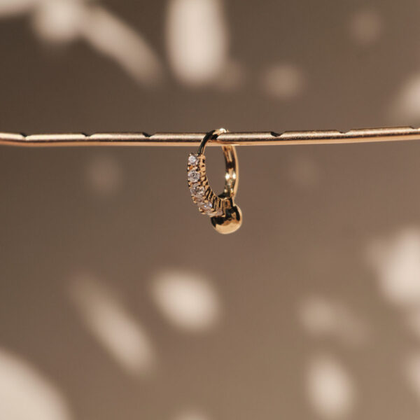 חישוק משובץ כדור זהב