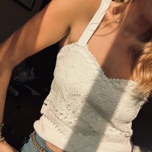 גופיית הלנה לבנה