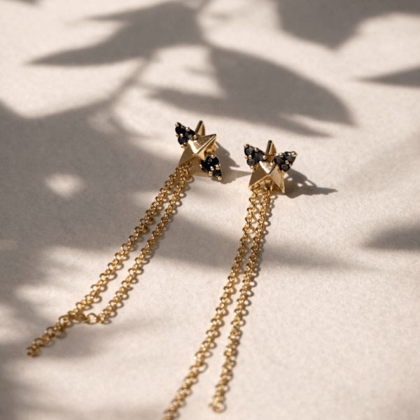 עגיל ארה שרוך יהלומים שחורים