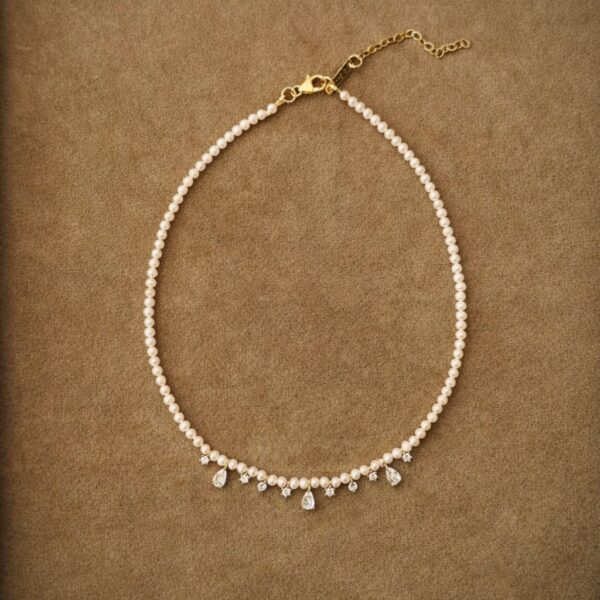 אליאנה פנינה לבנה